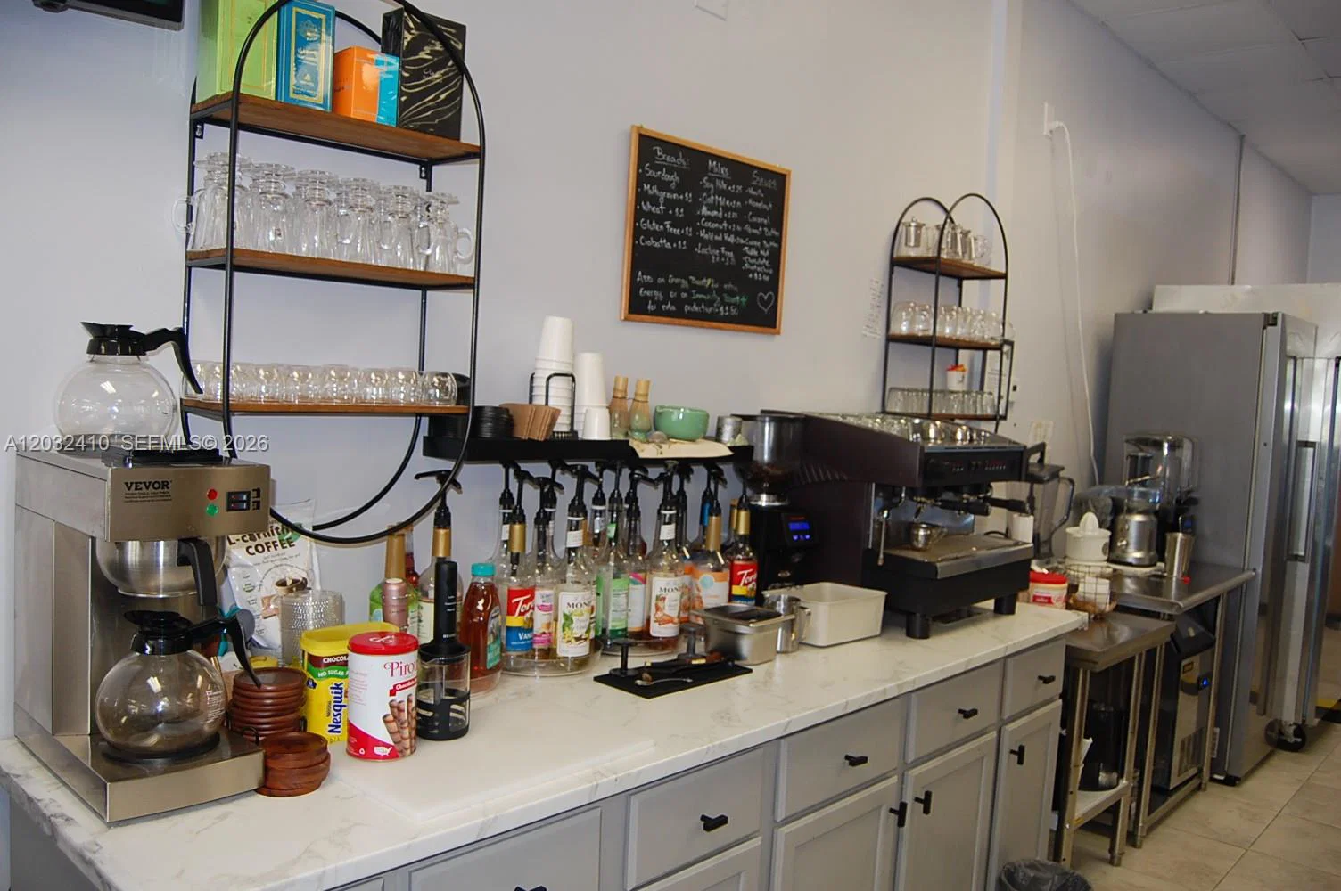 Prime Cafe and Restaurant with Low Rent in High Traffic Location