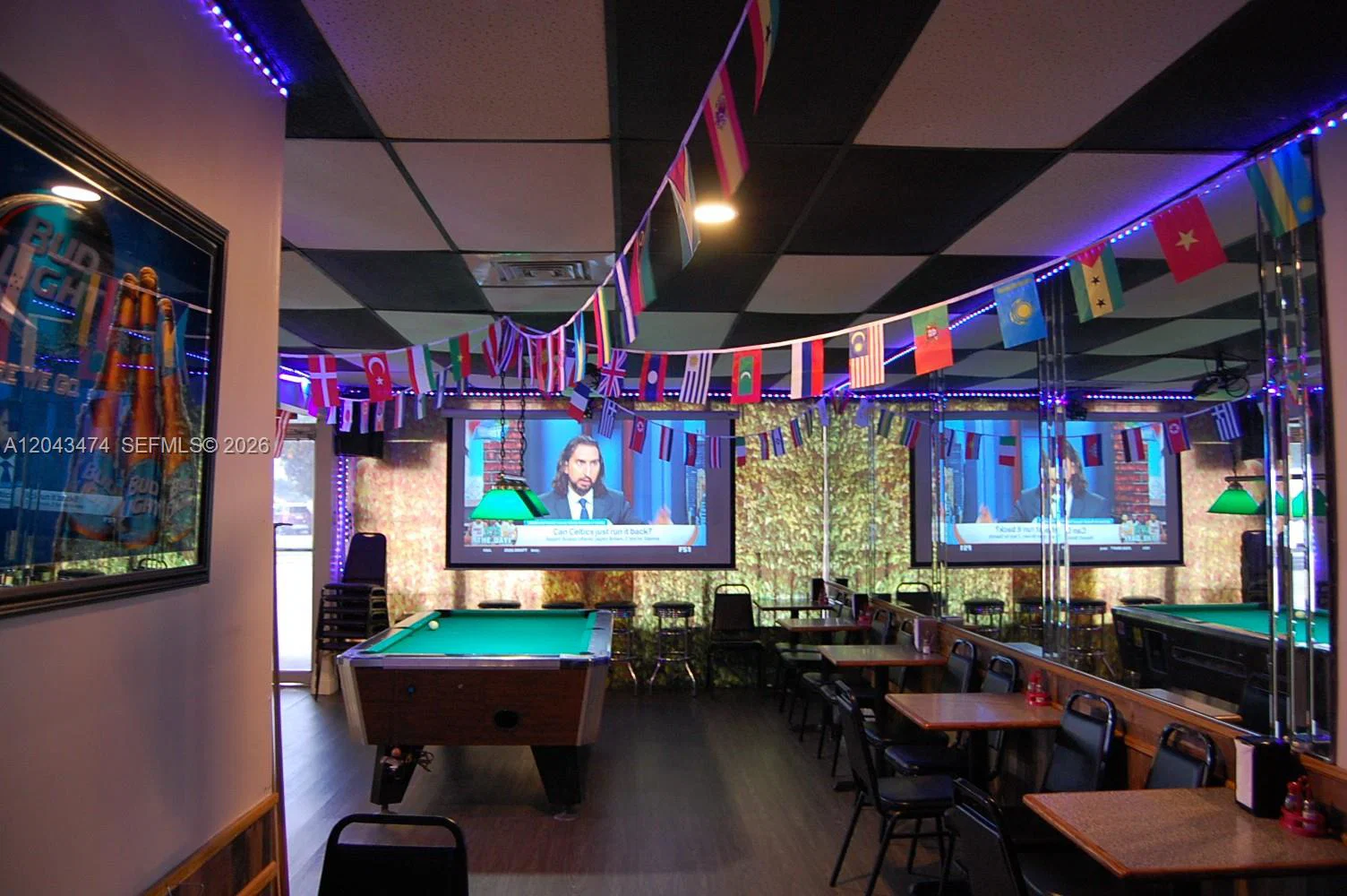 Established Restaurant  Entertainment Venue with Full Kitchen