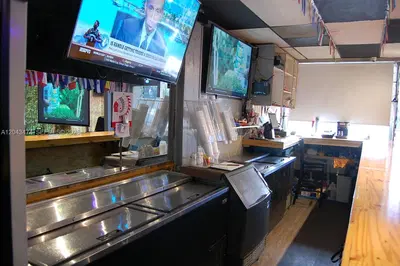 Established Restaurant  Entertainment Venue with Full Kitchen