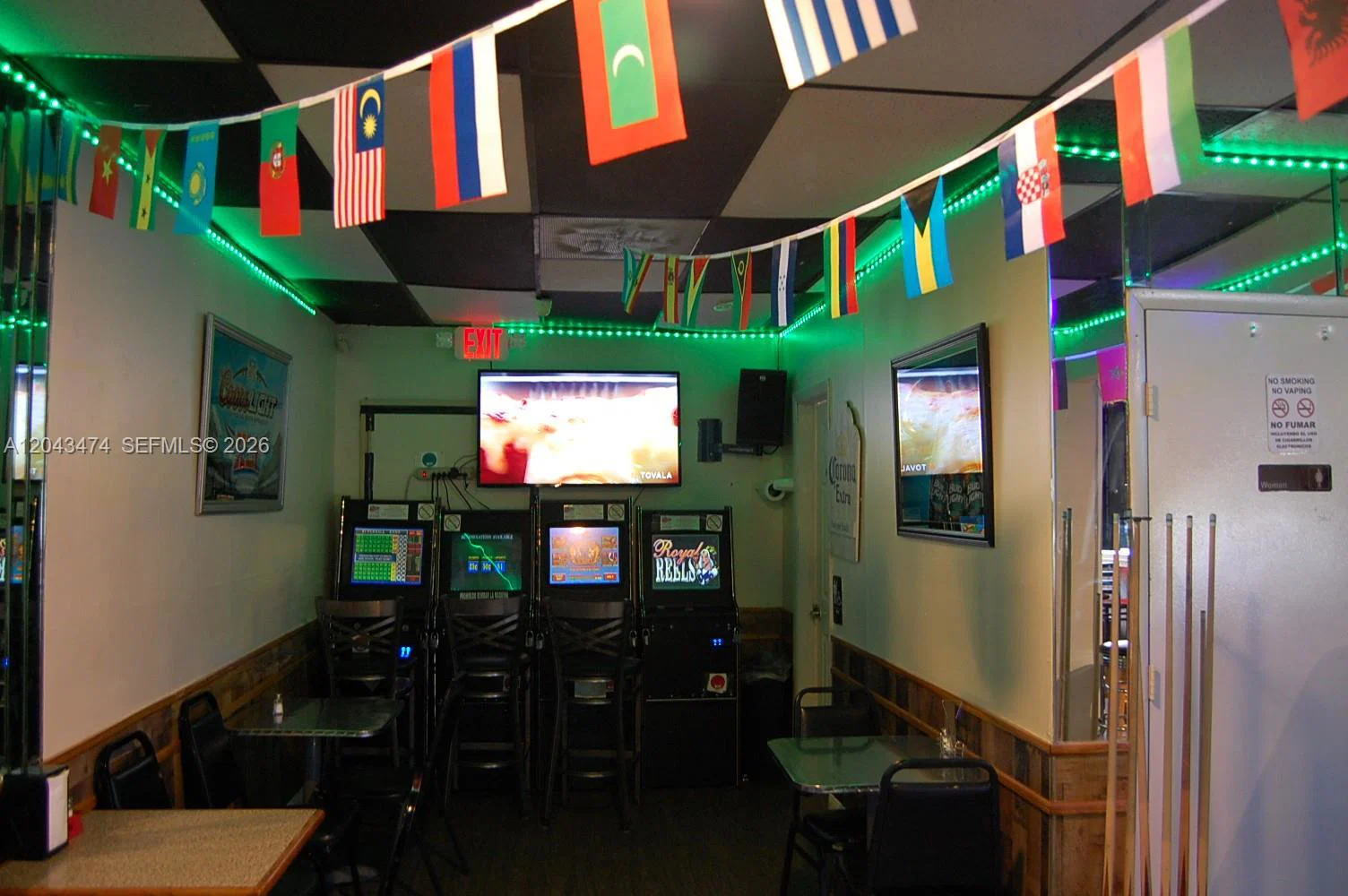 Established Restaurant  Entertainment Venue with Full Kitchen