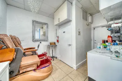 Complete Beauty Salon Assets with Prime Location Lease
