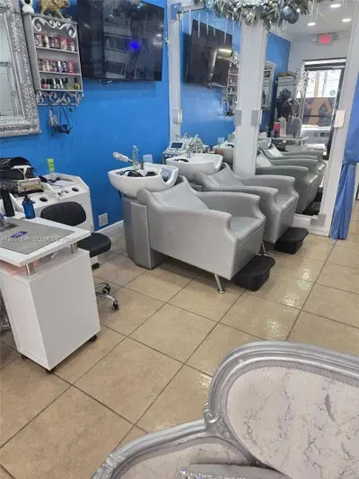 Complete Beauty Salon Assets with Prime Location Lease