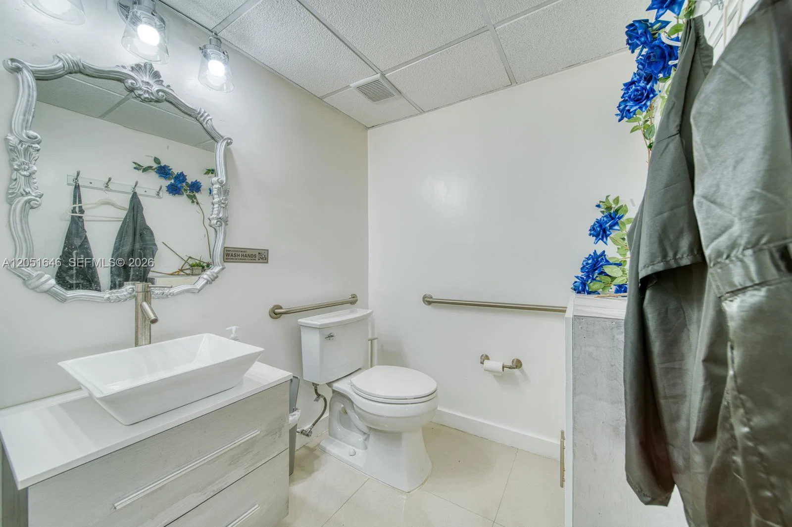Complete Beauty Salon Assets with Prime Location Lease