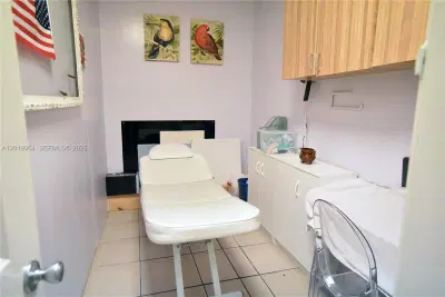 Complete Nail Salon Equipment Package with Established Clientele