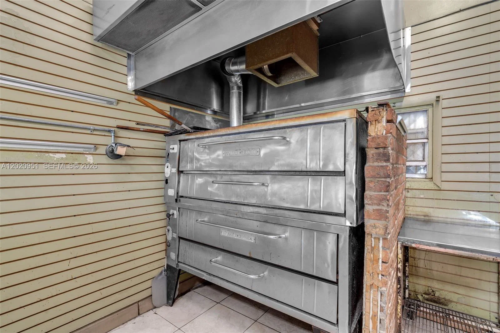 Complete Pizzeria Equipment Package with Commercial Grade Fixtures