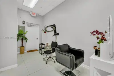 Established Beauty Salon with Loyal Clientele