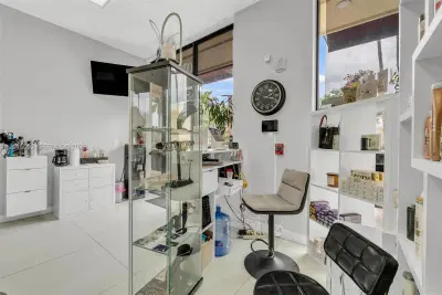 Established Beauty Salon with Loyal Clientele