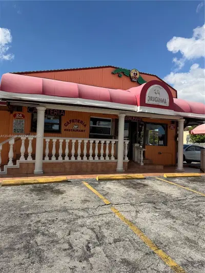 Profitable Pizzeria with Prime High Traffic Location