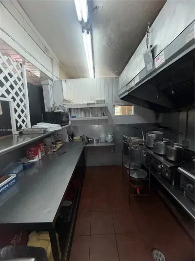 Profitable Pizzeria with Prime High Traffic Location