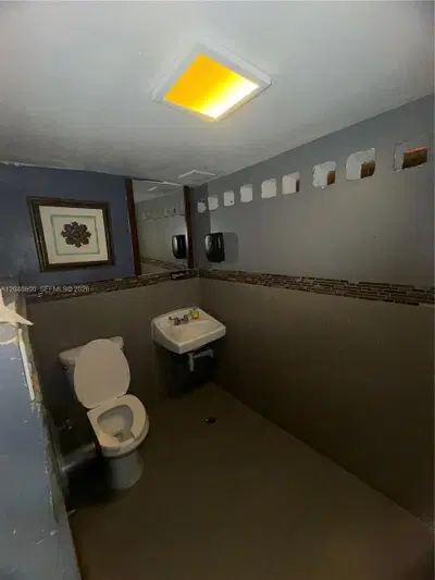 Profitable Pizzeria with Prime High Traffic Location