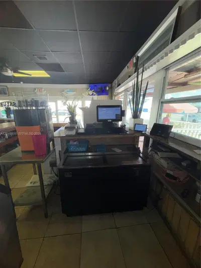 Profitable Pizzeria with Prime High Traffic Location