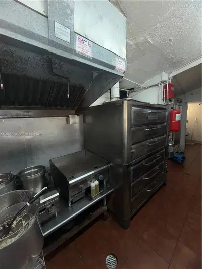 Profitable Pizzeria with Prime High Traffic Location