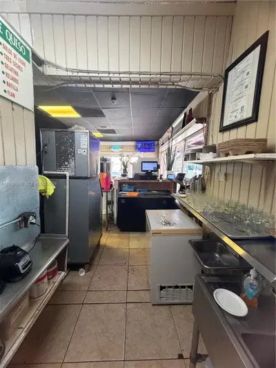 Profitable Pizzeria with Prime High Traffic Location