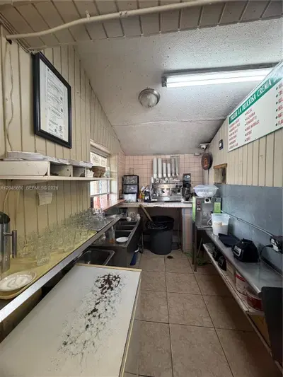 Profitable Pizzeria with Prime High Traffic Location