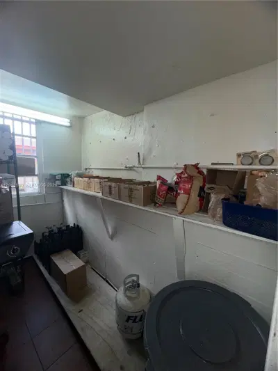 Profitable Pizzeria with Prime High Traffic Location