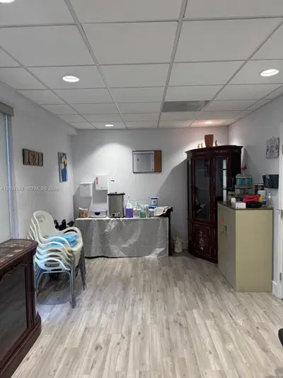 Thriving Healthcare Clinic with Diverse Service Offerings