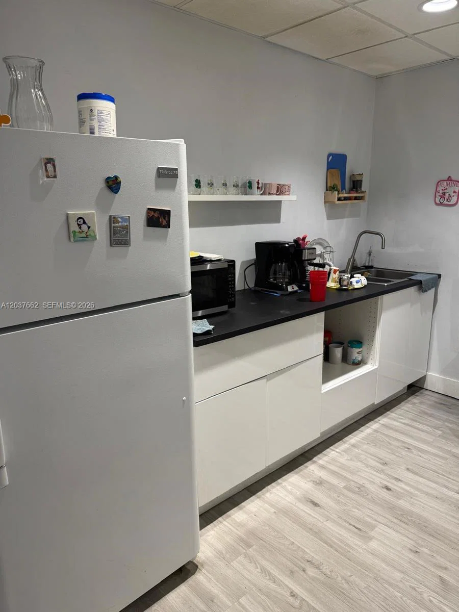 Thriving Healthcare Clinic with Diverse Service Offerings