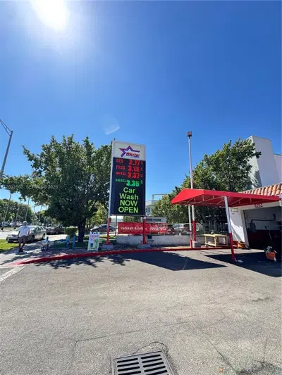 Complete Convenience Store and Gas Station Assets with Full Kitchen