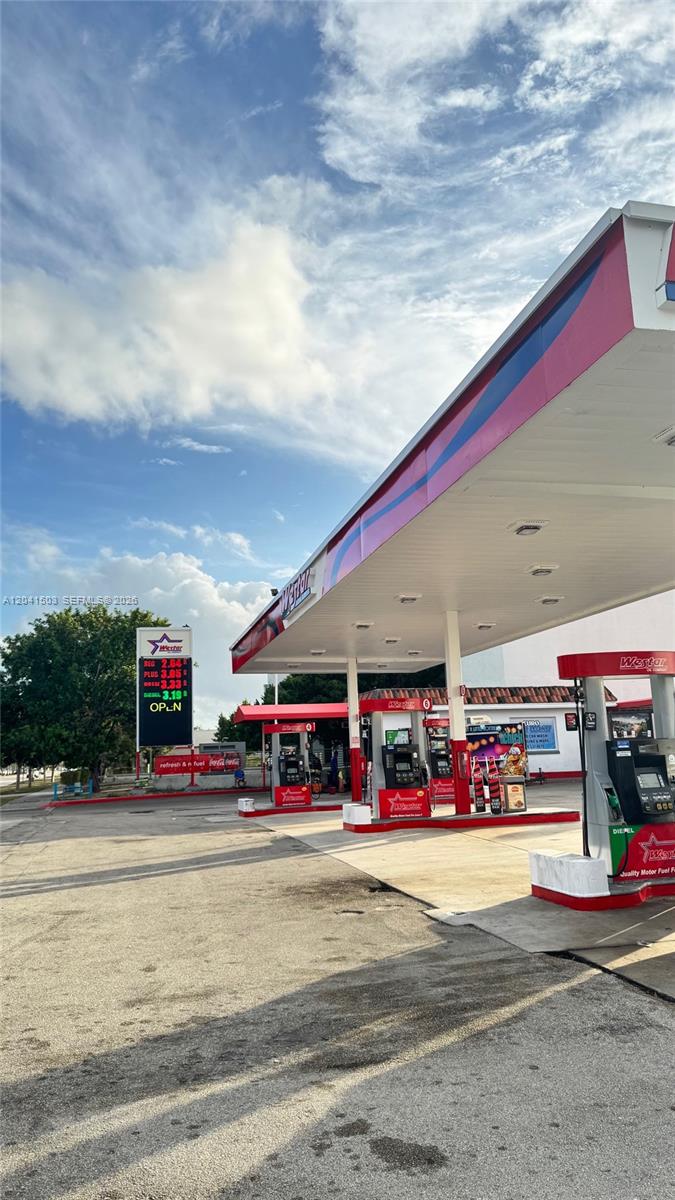 Complete Convenience Store and Gas Station Assets with Full Kitchen