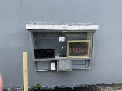 Established Liquor Store with Valuable 3 PS Quota License