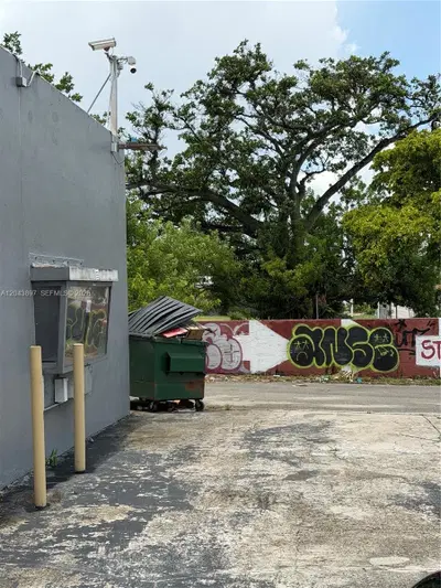 Established Liquor Store with Valuable 3 PS Quota License