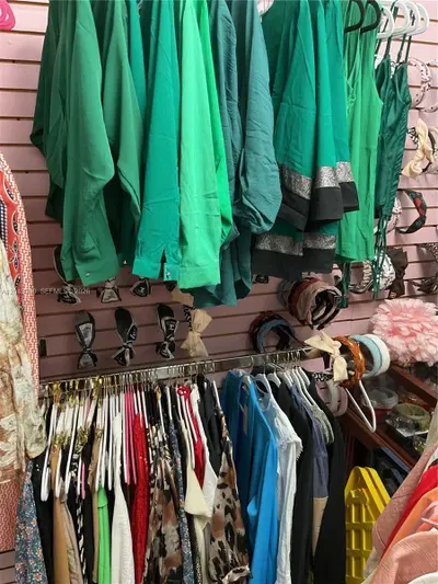 Complete Boutique Inventory and Fixtures with Flexible Lease