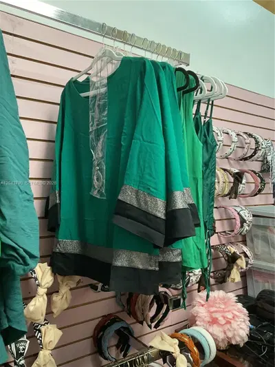 Complete Boutique Inventory and Fixtures with Flexible Lease