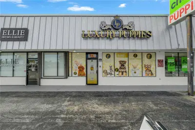 Established Luxury Pet Boutique with Loyal Customer Base