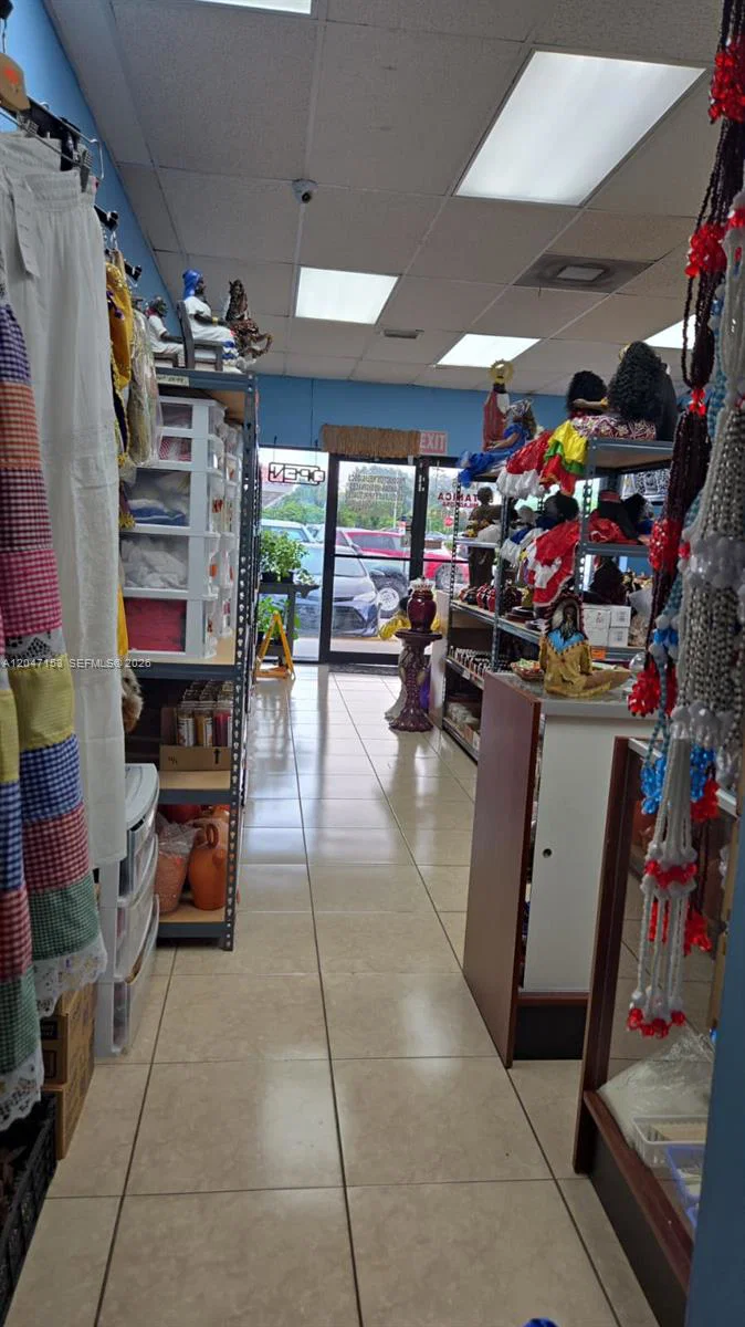 Established Botanica Shop with Loyal Customer Base