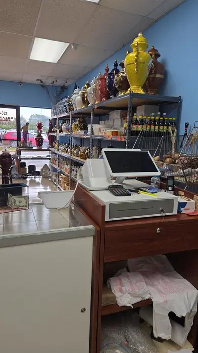 Established Botanica Shop with Loyal Customer Base