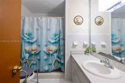 Established Assisted Living Facility with 6 Bed Capacity