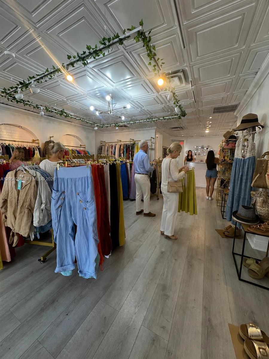 Turnkey Fashion Retail Boutique with Solid Foundation