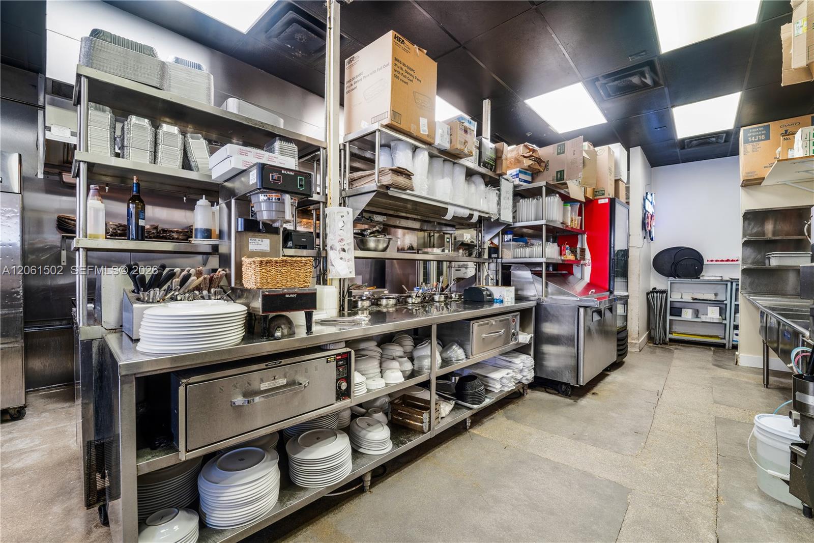Established Pizzeria with Full Liquor License