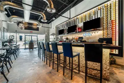 Established Pizzeria with Full Liquor License