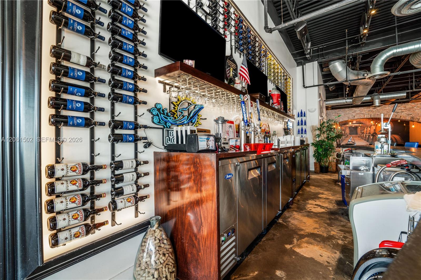 Established Pizzeria with Full Liquor License