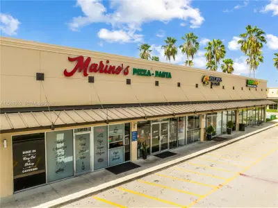 Established Pizzeria with Full Liquor License