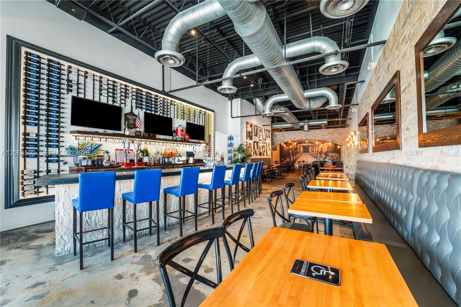 Established Pizzeria with Full Liquor License