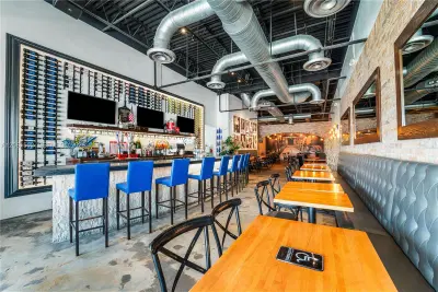 Established Pizzeria with Full Liquor License