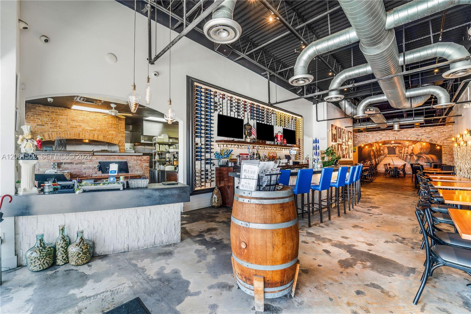 Established Pizzeria with Full Liquor License