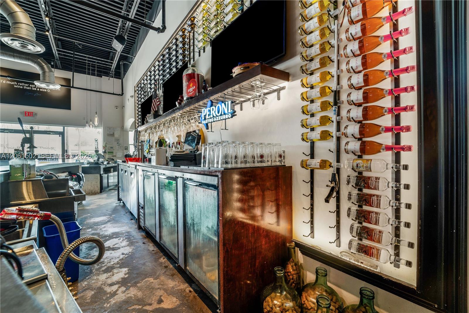 Established Pizzeria with Full Liquor License