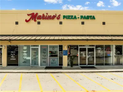 Established Pizzeria with Full Liquor License