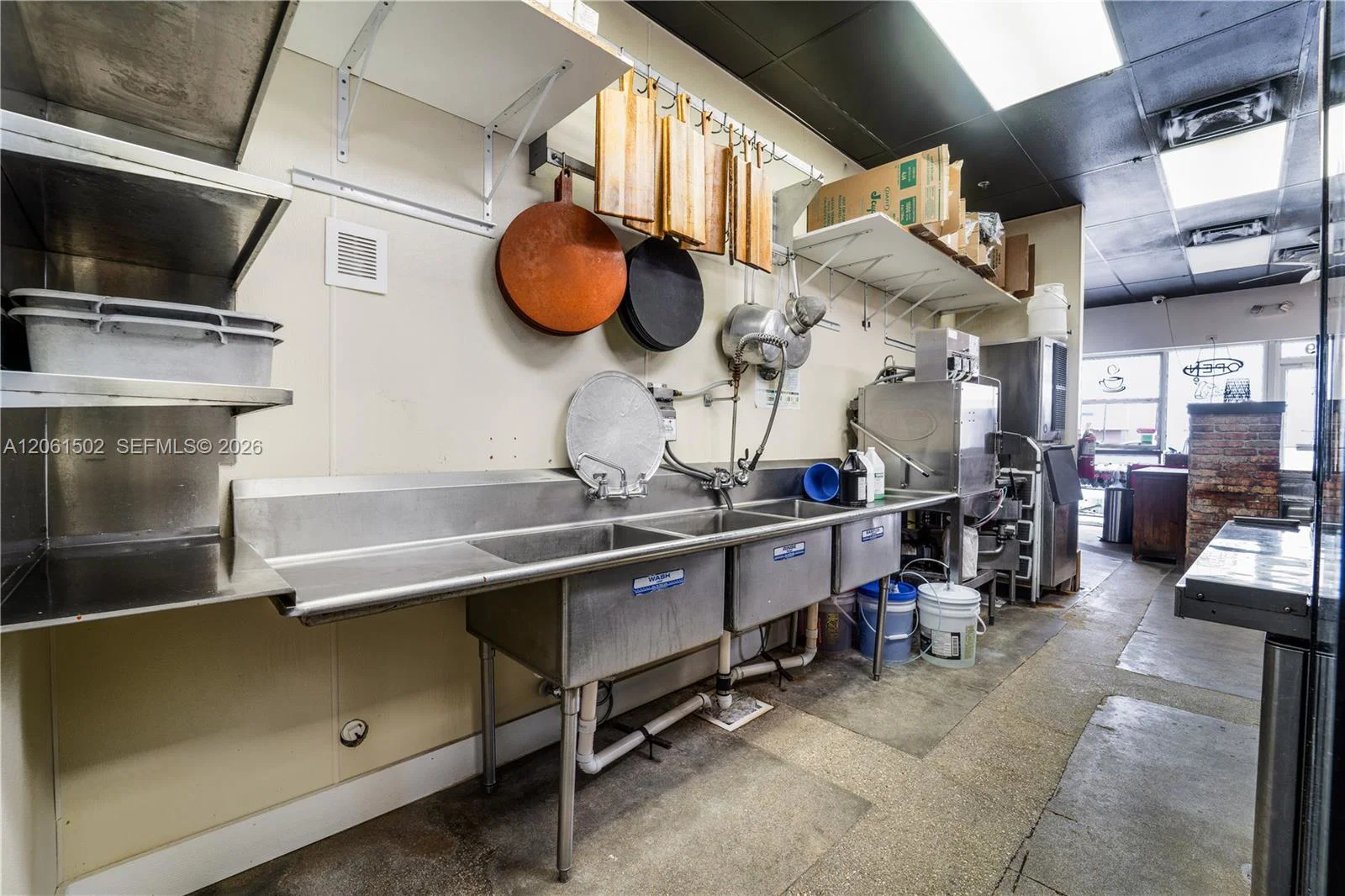 Established Pizzeria with Full Liquor License