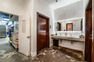 Established Pizzeria with Full Liquor License