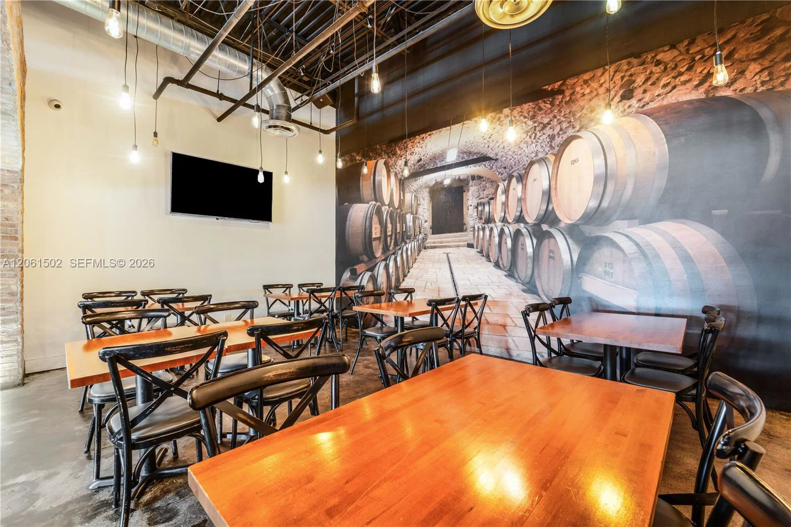 Established Pizzeria with Full Liquor License