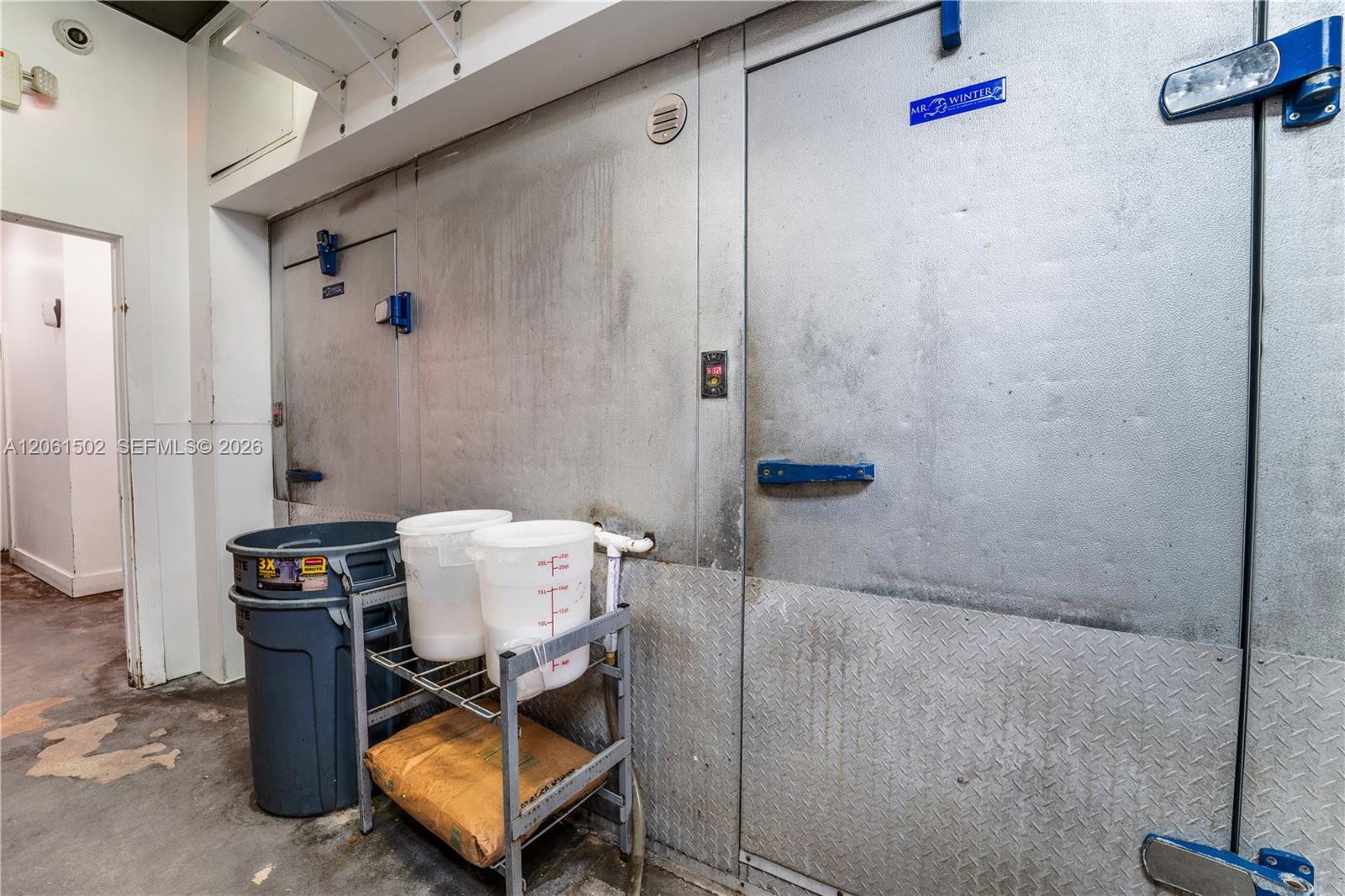 Established Pizzeria with Full Liquor License