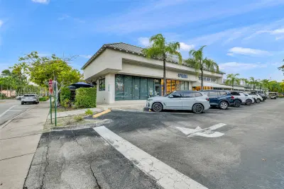 Established Key Biscayne Restaurant with Turnkey Operations