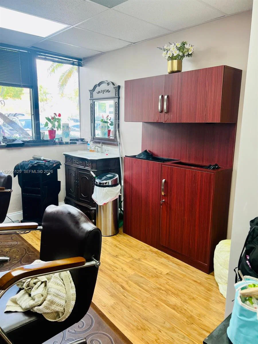 Professional Grade Nail Salon Equipment and Furnishings