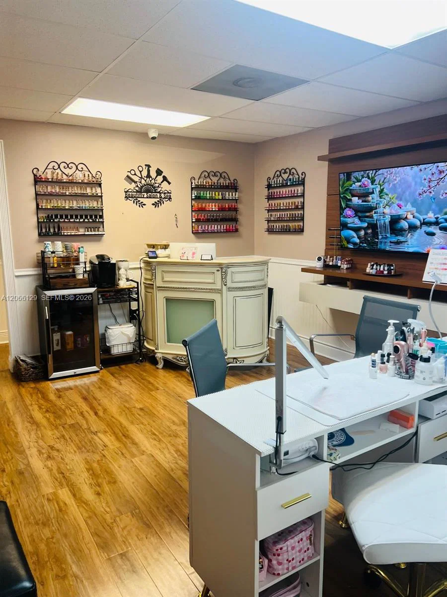 Professional Grade Nail Salon Equipment and Furnishings