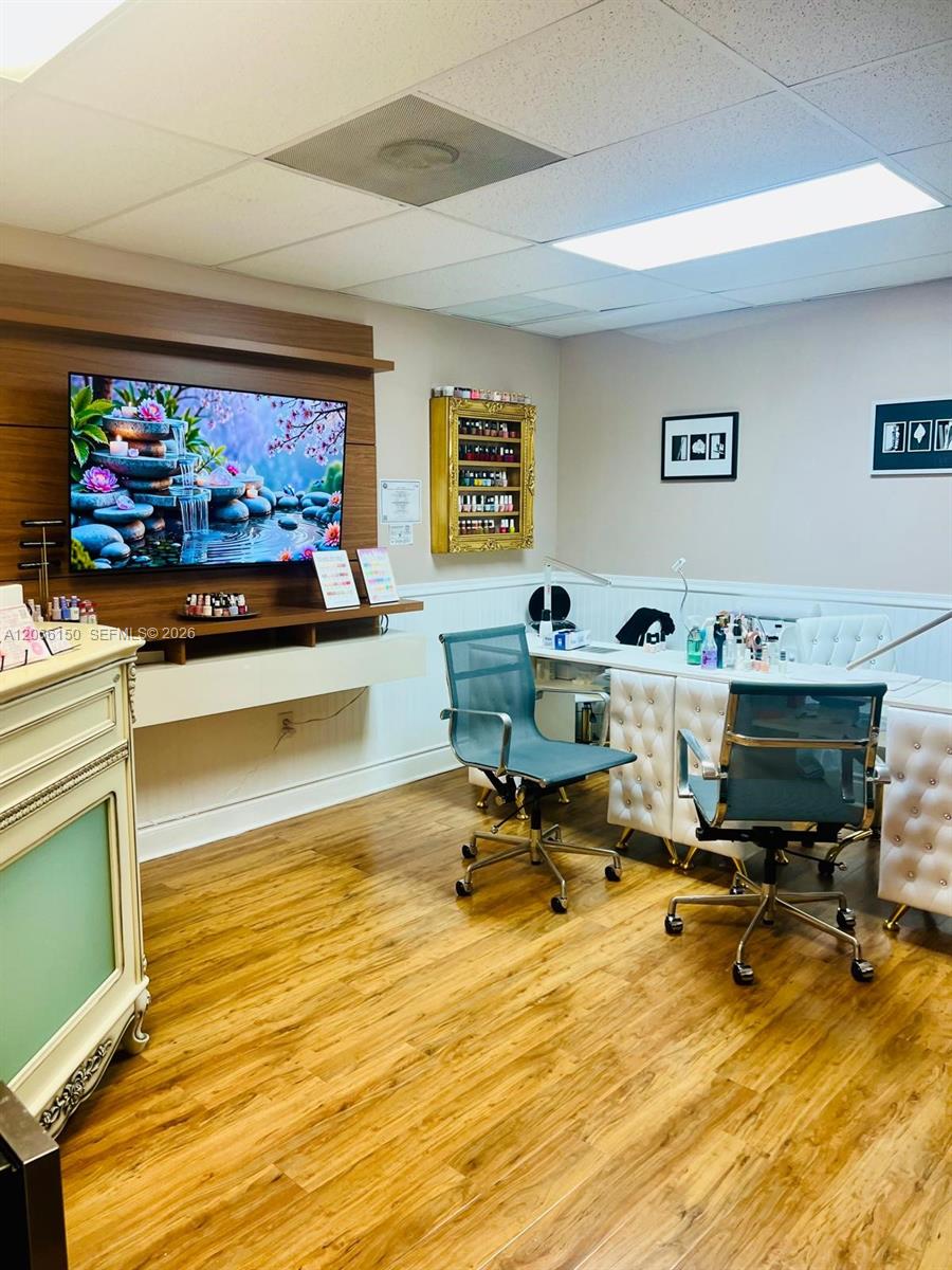 Turnkey Hair Salon with Full Suite of Beauty Services