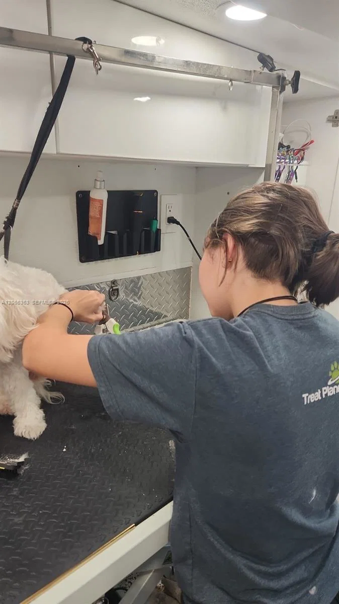 Thriving Mobile Pet Grooming Business with Loyal Recurring Clientele